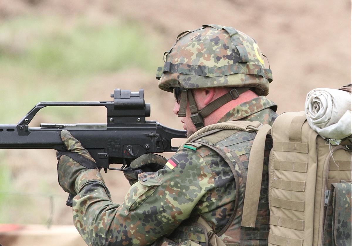 Bundeswehr-Soldat mit G36 (Archiv)