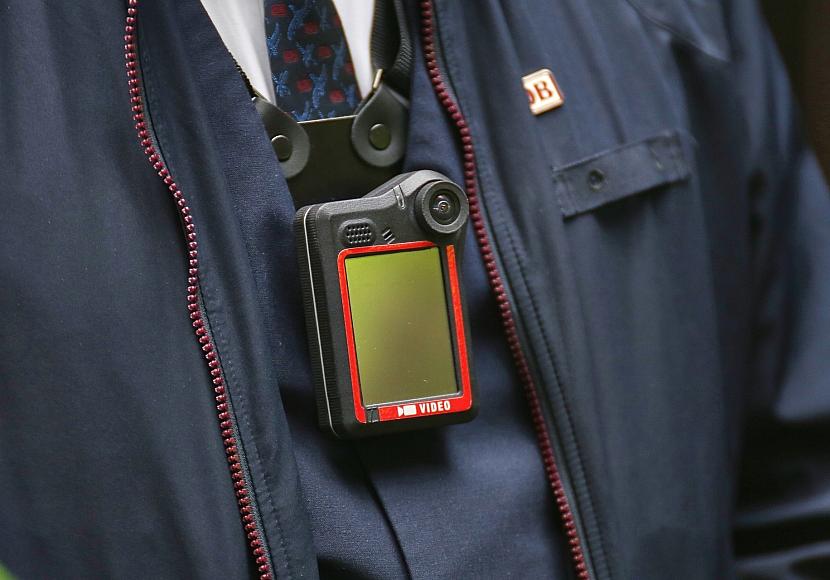 Schaffner mit Bodycam (Archiv), via dts Nachrichtenagentur